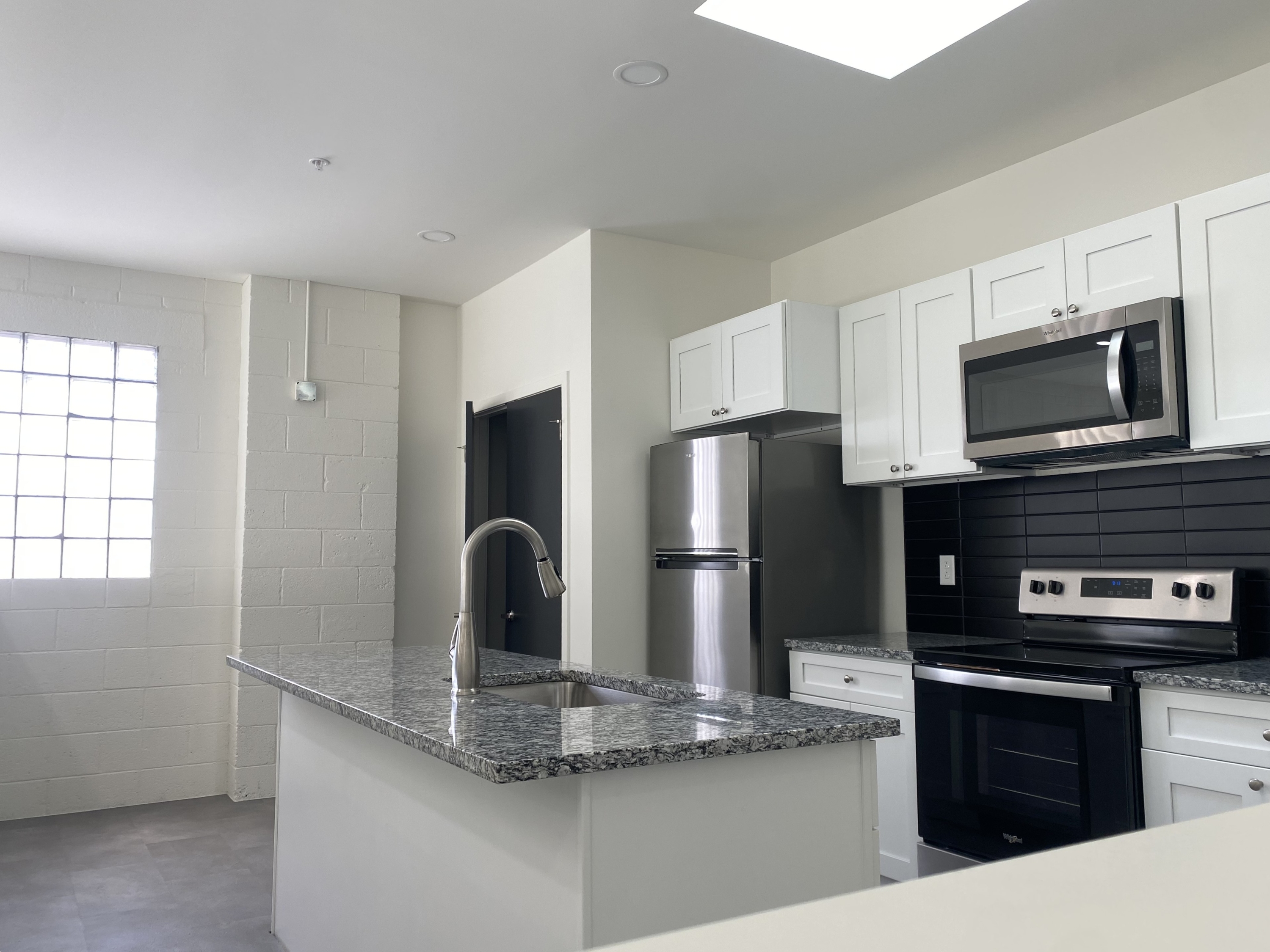 3130 Gillham Rd, Unit 230